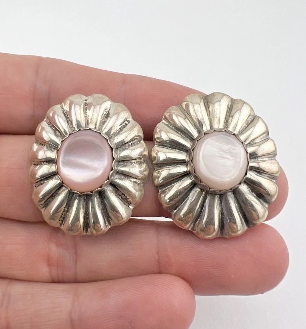 VTG NAVAJO STERLING SILVER PINK MOTHER OF PEARL STAMPED OVAL POST EARRINGS 1.25" (1 of 2)