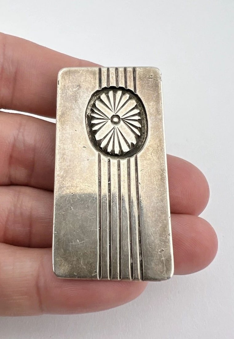 VINTAGE NAVAJO HEAVY STERLING SILVER DEEP STAMPED DETAILED MONEY CLIP 32.5G: VINTAGE NAVAJO HEAVY STERLING SILVER DEEP STAMPED DETAILED MONEY CLIP 32.5G Vintage Navajo Heavy Sterling Silver Deep Stamped Detailed Money Clip 32.5g Size: 2" Tall By Over 1" Wide Metal: Thick Sterl