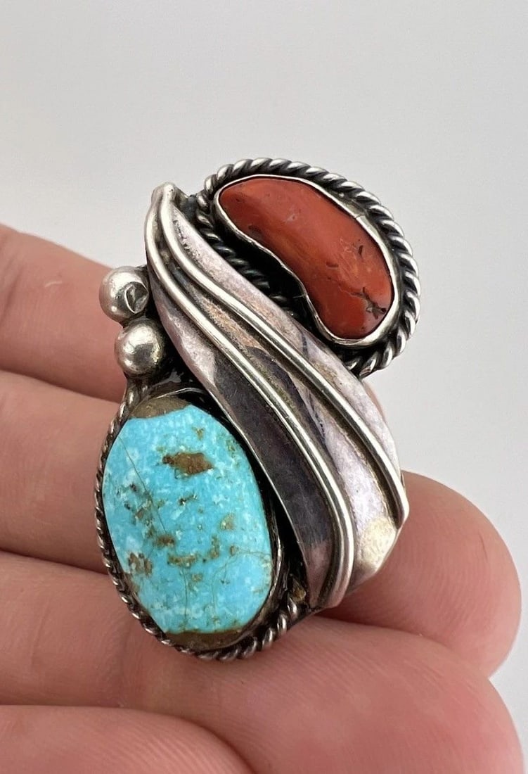 VINTAGE NAVAJO STERLING SILVER BLUE FOX TURQUOISE & RED CORAL STAMPED RING 1.5" (1 of 2)
