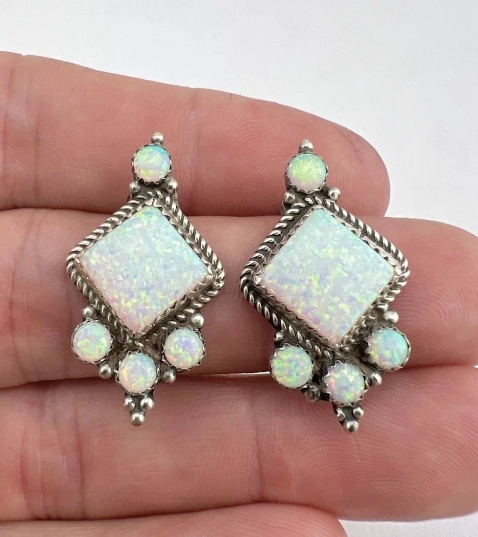 VINTAGE NAVAJO STERLING SILVER FIRE OPAL CLUSTER POST EARRINGS 1.25" (1 of 2)