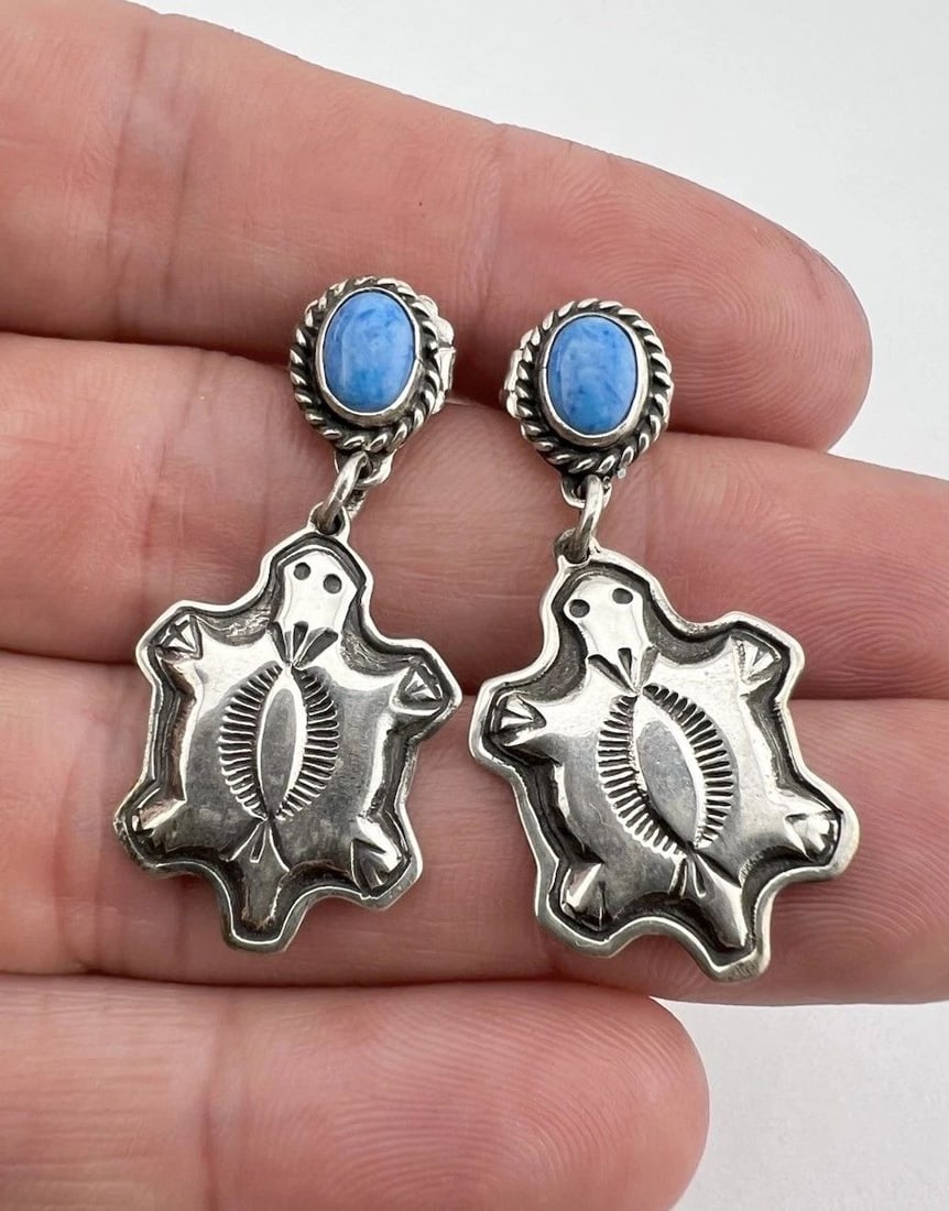 VTG NAVAJO STERLING SILVER DENIM BLUE LAPIS STAMPED TURTLE DANGLE POST EARRINGS: VTG NAVAJO STERLING SILVER DENIM BLUE LAPIS STAMPED TURTLE DANGLE POST EARRINGS Vtg Navajo Sterling Silver Denim Blue Lapis Stamped Turtle Dangle Post Earrings Size: 1 1/2" Tall & Just Under 3/4" Wide
