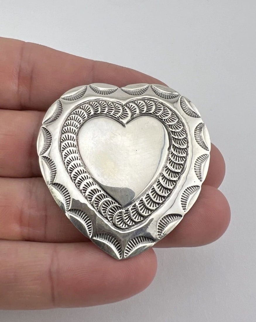 VINTAGE RJ NAVAJO STERLING SILVER DEEP STAMPED HEART CONCHO PIN BROOCH 1 7/8" (1 of 2)