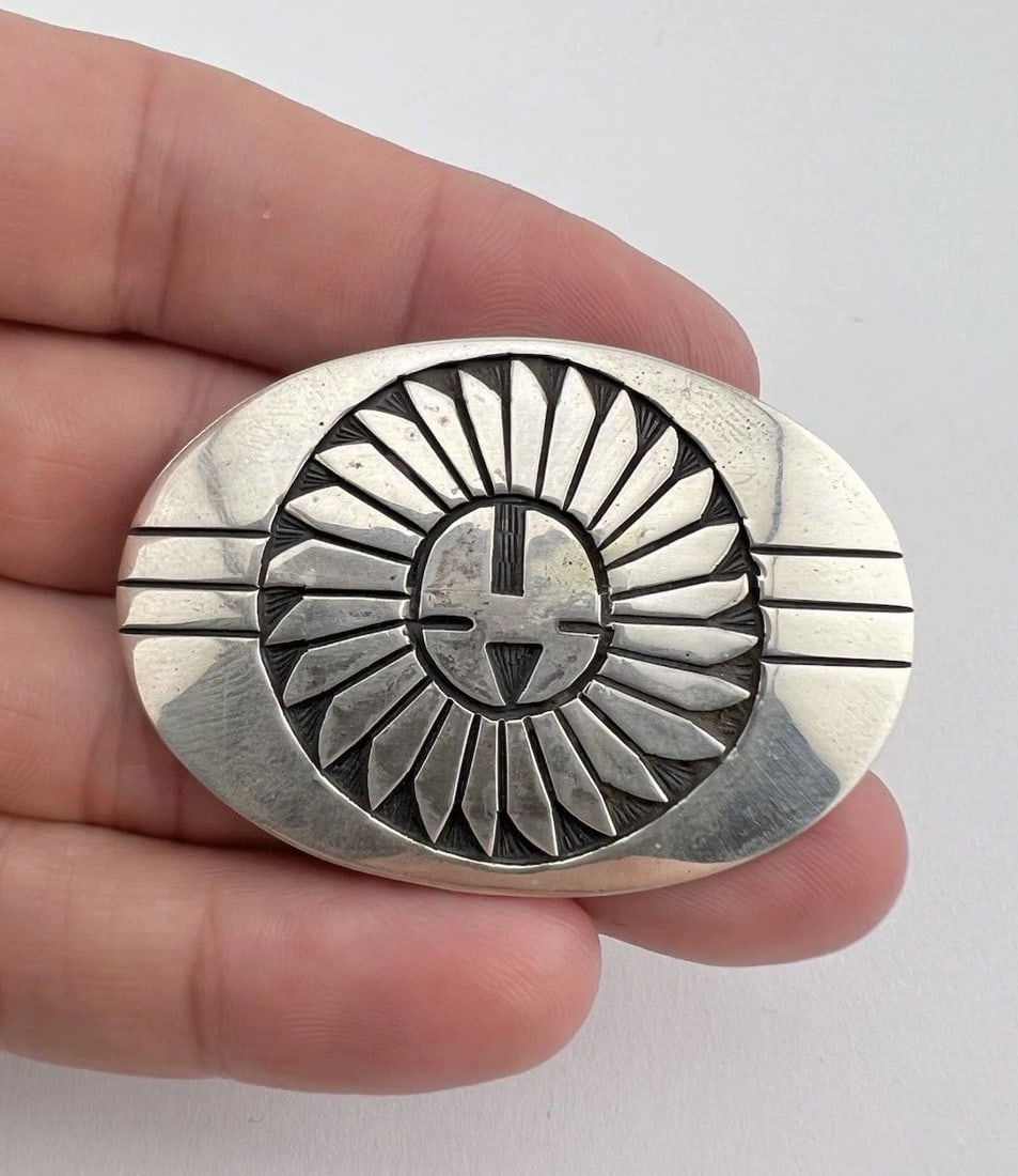 VINTAGE NAVAJO STERLING SILVER SUNFACE TRIBAL OVAL PIN BROOCH 2" (1 of 2)