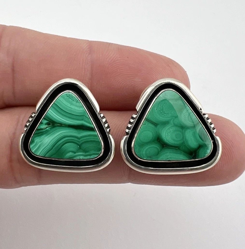 VINTAGE WILL DENETDALE NAVAJO STERLING SILVER MALACHITE TRIANGLE POST EARRINGS (1 of 2)