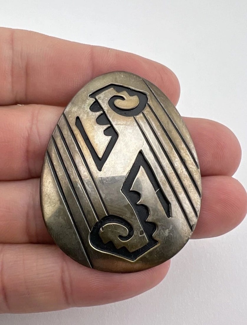 VINTAGE TJB NAVAJO STERLING SILVER TRIBAL OVERLAY OVAL PENDANT 2" (1 of 2)