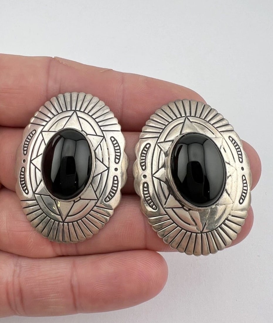 HUGE VTG NAVAJO STERLING SILVER BLACK ONYX CONCHO STAMPED POST EARRINGS 1 5/8": HUGE VTG NAVAJO STERLING SILVER BLACK ONYX CONCHO STAMPED POST EARRINGS 1 5/8" HUGE Vtg Navajo Sterling Silver Black Onyx Concho Stamped Post Earrings 1 5/8" Size: 1 5/8" Tall & 1 1/4" Wide Weight is 