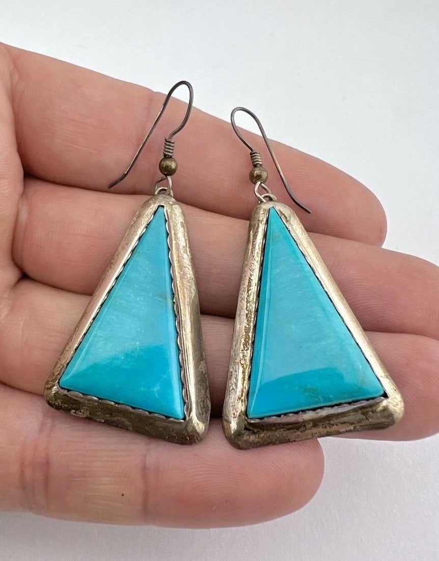VTG NAVAJO STERLING SILVER HIGH GRADE FOX TURQUOISE TRIANGLE HOOK POST EARRINGS: VTG NAVAJO STERLING SILVER HIGH GRADE FOX TURQUOISE TRIANGLE HOOK POST EARRINGS Vtg Navajo Sterling Silver High Grade Fox Turquoise Triangle Hook Post Earrings Size: 2 1/8" Tall & 1" Wide Weight is 13