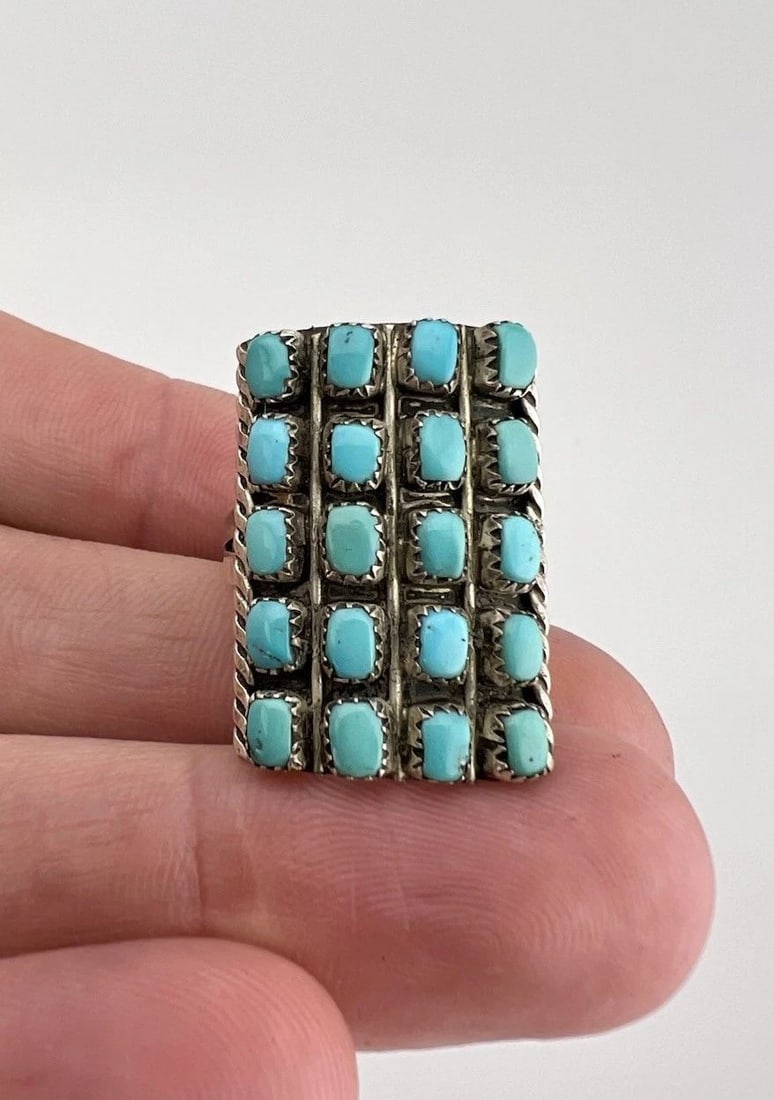 VINTAGE ZUNI STERLING SILVER SQUARE CUT TURQUOISE CLUSTER 5 ROW WOMEN'S RING: VINTAGE ZUNI STERLING SILVER SQUARE CUT TURQUOISE CLUSTER 5 ROW WOMEN'S RING Vintage Zuni Sterling Silver Square Cut Turquoise Cluster 5 Row Women's Ring Ring Size: 7 - Can Be re Sized Weight is 4.6 G