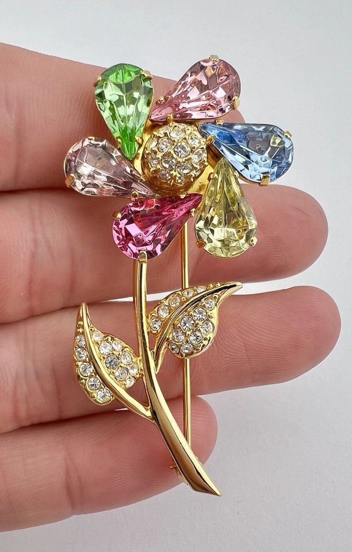 JOAN RIVERS SIGNED MULTI COLOR RHINESTONE FLOWER MOVABLE SPINNER PIN BROOCH (1 of 1)