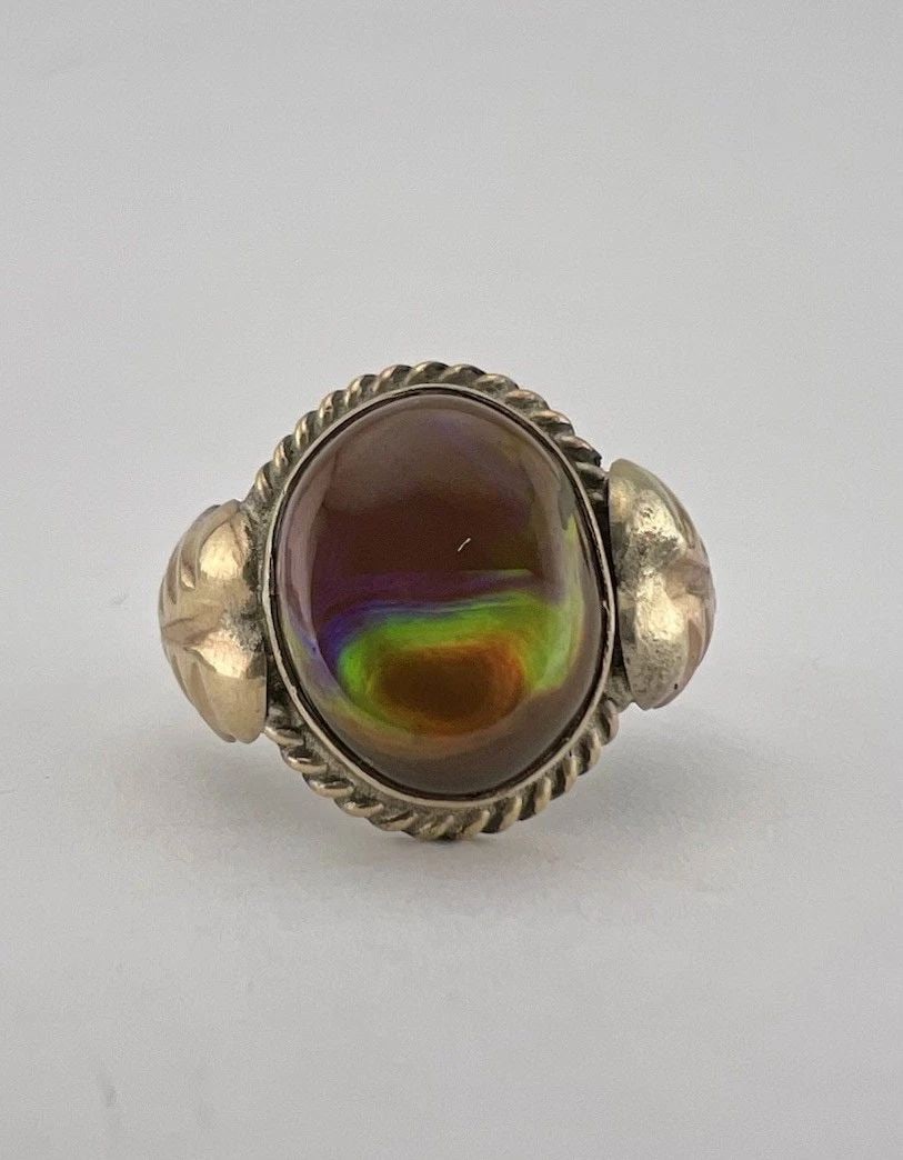 #1 VTG NAVAJO STERLING SILVER & GOLD-FILLED MEXICAN FIRE AGATE STAMPED OVAL RING: #1 VTG NAVAJO STERLING SILVER & GOLD-FILLED MEXICAN FIRE AGATE STAMPED OVAL RING #1 Vtg Navajo Sterling Silver & Gold-Filled Mexican Fire Agate Stamped Oval Ring Ring Size: 5.25 - Can Be Resized Weigh