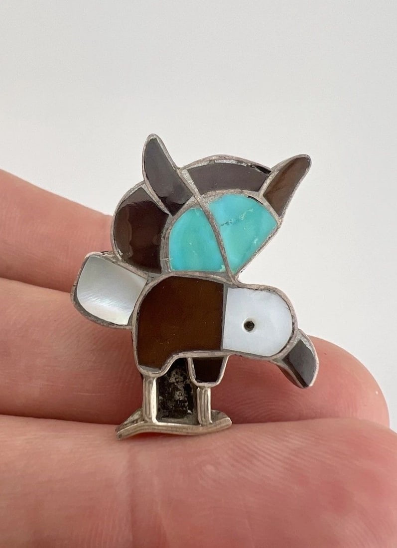 VINTAGE ZUNI STERLING SILVER FLUSH TURQUOISE & MOP FLYING EAGLE RING: VINTAGE ZUNI STERLING SILVER FLUSH TURQUOISE & MOP FLYING EAGLE RING Vintage Zuni Sterling Silver Flush Turquoise & MOP Flying Eagle Ring Ring Size: 7.25 - Can Be re Sized Weight is 7.2 Grams on my sc
