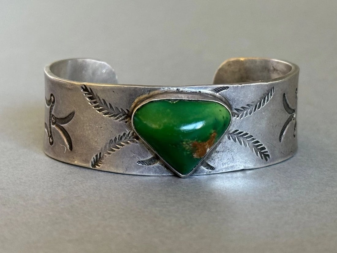 OLD PAWN NAVAJO STERLING SILVER WITH GREEN TURQUOISE INGOT BRACELET: OLD PAWN NAVAJO STERLING SILVER WITH GREEN TURQUOISE INGOT BRACELET Old Pawn Navajo Sterling Silver with Green Turquoise Ingot Bracelet 7/8" Wide .. 5 5/8" Inside .. with a 1 1/8" Opening ..