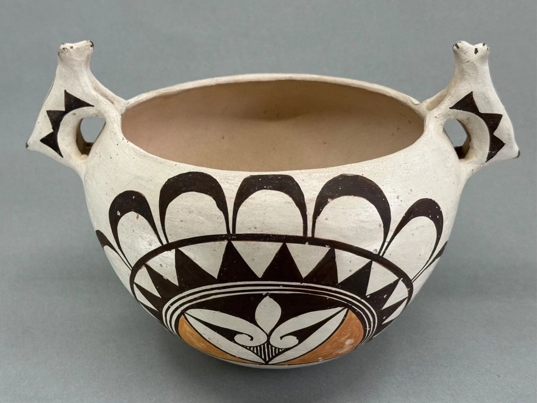 VINTAGE ACOMA PUEBLO EFFIGY POT 9 3/4" (1 of 2)