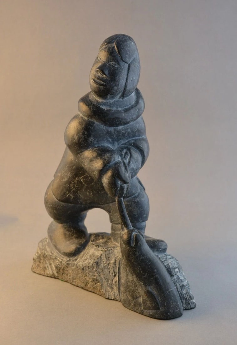 VTG FIRST NATIONS INUIT ESKIMO BLACK STONE CARVING SEAL HUNTER SOAPSTONE - 10" (1 of 1)
