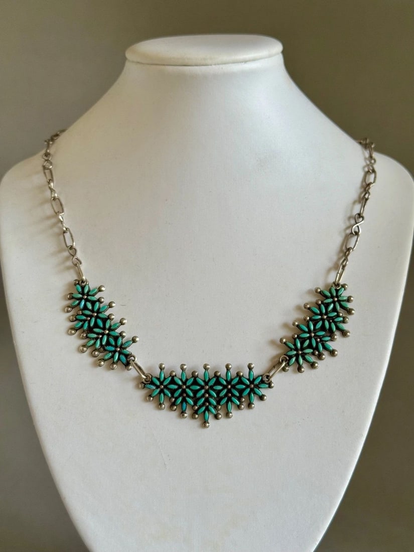 VINTAGE ZUNI STERLING SILVER AND TURQUOISE PETIT POINT NECKLACE ..: VINTAGE ZUNI STERLING SILVER AND TURQUOISE PETIT POINT NECKLACE .. Vintage Zuni Sterling Silver and Turquoise Petit Point Necklace 18" Long 1" x 2" main cluster .. 7/8" x 1 3/4" side Clusters ..
