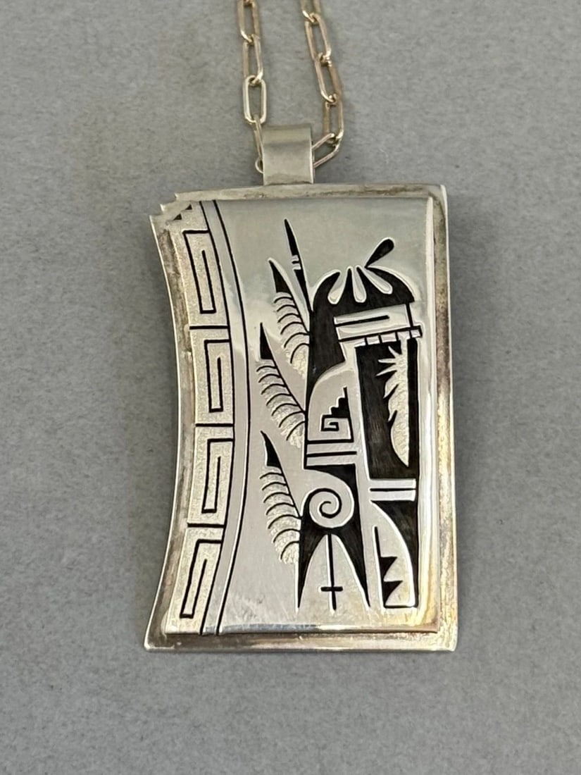 UNUSED HOPI STERLING SILVER KACHINA PENDANT WITH HANDMADE CHAIN BERRA JAWAHONGVA: UNUSED HOPI STERLING SILVER KACHINA PENDANT WITH HANDMADE CHAIN BERRA JAWAHONGVA Unused Hopi Sterling Silver Kachina Pendant with Handmade Sterling Silver Chain. Handmade by Berra Jawahongva Size 2" P