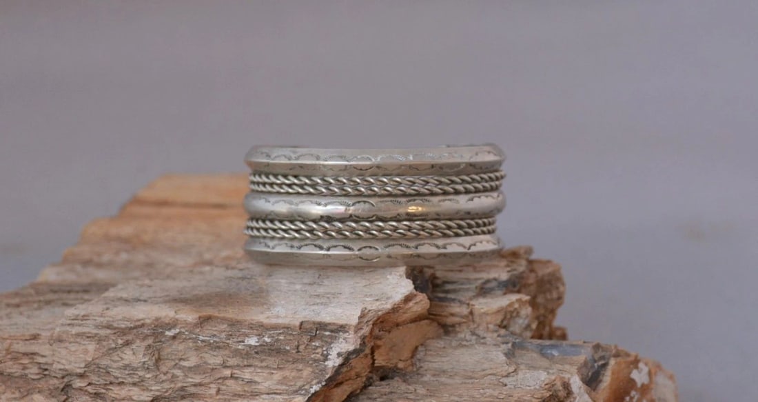 OLD PAWN NAVAJO STERLING SILVER HANDSTAMPED CUFF BRACELET - 1" WIDE - SZ 6 1/4" (1 of 2)