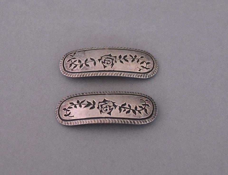 WILLIE YAZZIE - OLD PAWN NAVAJO 2 MATCHING SILVER BARRETTES RARE ROSES - 3 1/8": WILLIE YAZZIE - OLD PAWN NAVAJO 2 MATCHING SILVER BARRETTES RARE ROSES - 3 1/8" Item Description: This pair of matching sterling silver barrettes have been beautifully crafted by Navajo artist Willie 