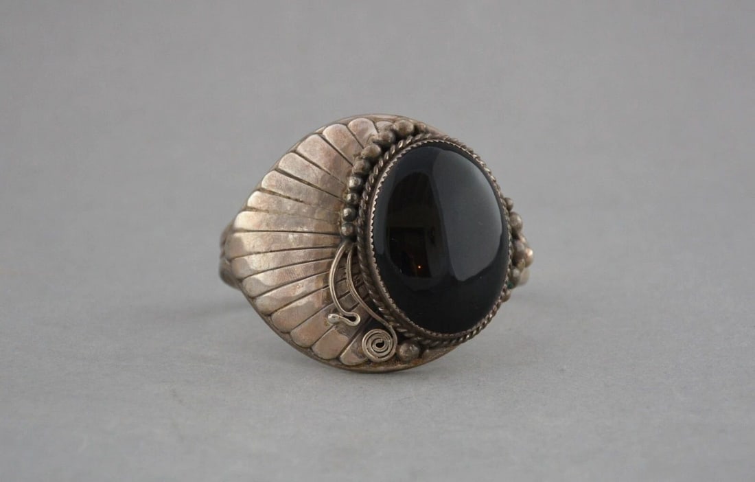 UNIQUE VINTAGE NAVAJO SILVER CUFF BRACELET - LARGE ONYX STONE - 7" - JAMES MASON (1 of 1)