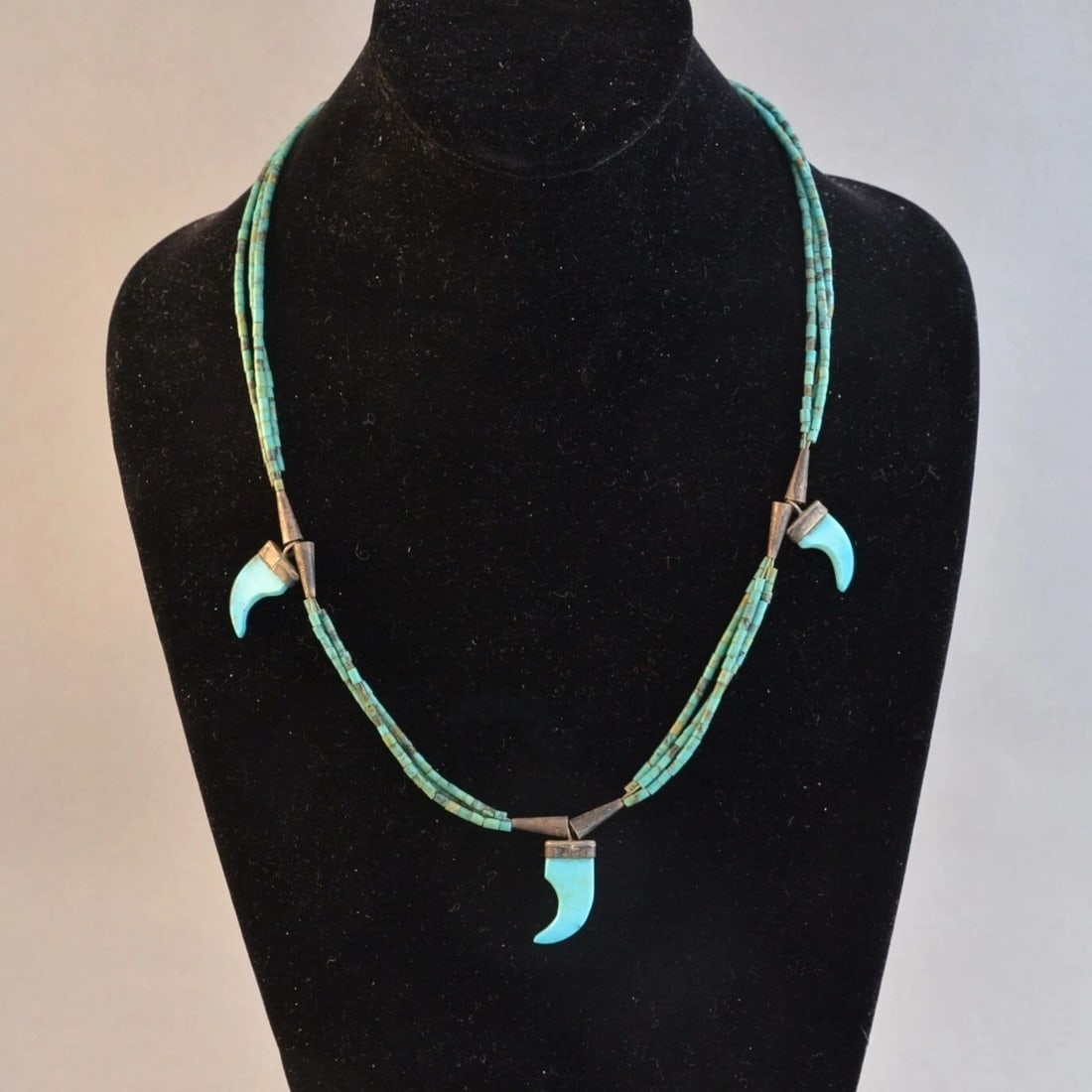 OLD PAWN NAVAJO NECKLACE - 3 TURQUOISE CLAW 3 STRAND TURQUOISE HEISHI 22": OLD PAWN NAVAJO NECKLACE - 3 TURQUOISE CLAW 3 STRAND TURQUOISE HEISHI 22" This vintage Navajo necklace has 3 strands of fine turquoise heishi with 3 turquoise bear claw pendants. The necklace is 22 1/