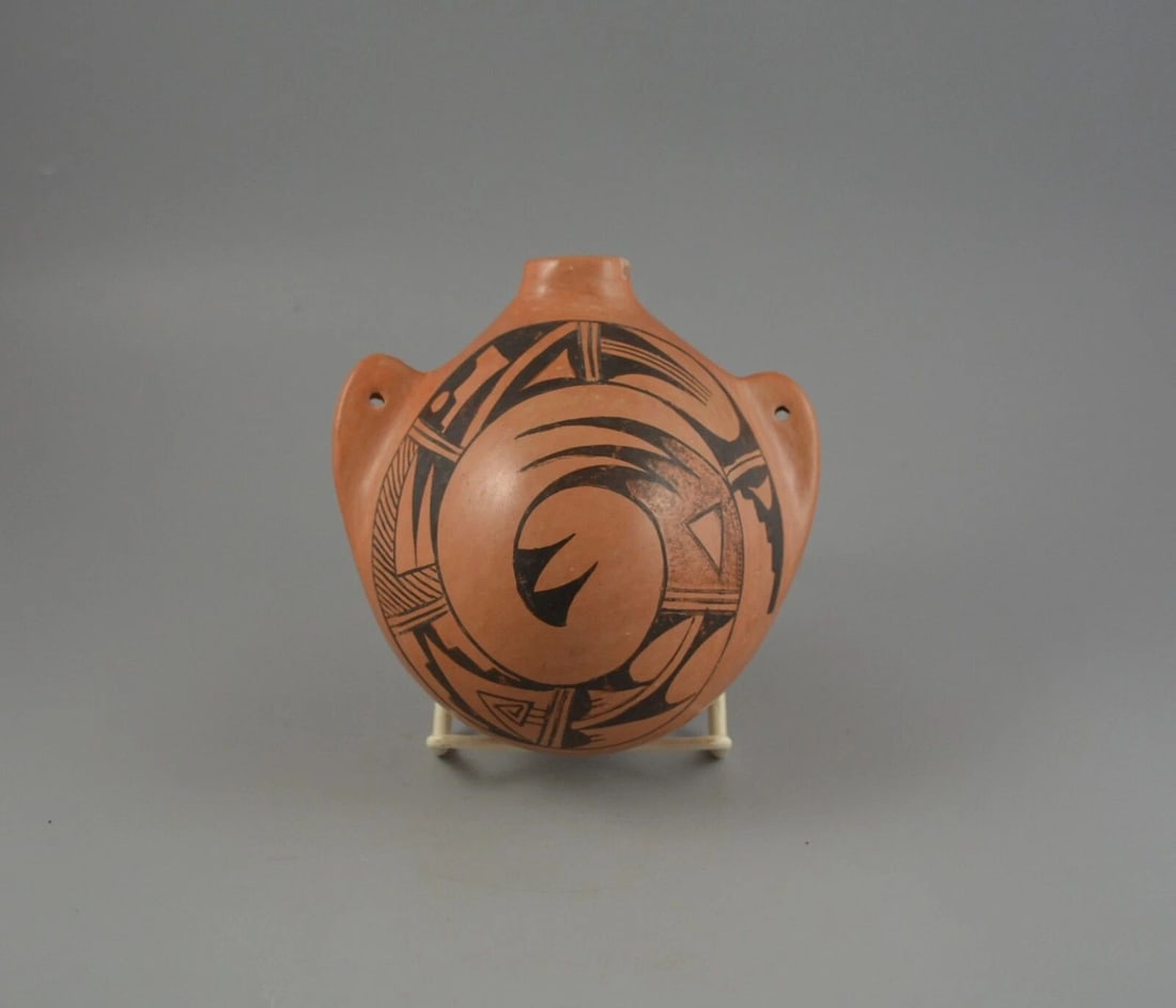 VINTAGE HOPI POT - CANTEEN WITH HANDLES - EAGLE WING SPIRAL DESIGN - CLARICE (1 of 2)