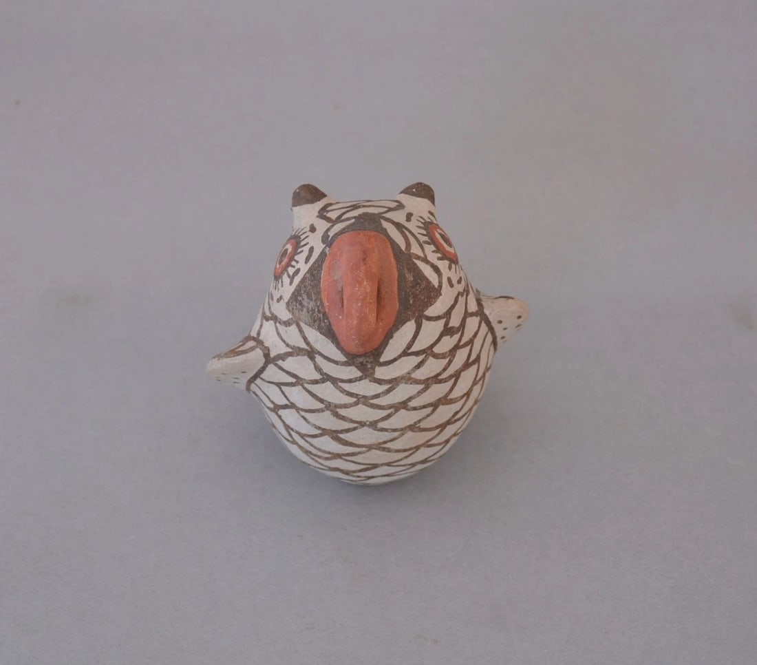 RARE VINTAGE ZUNI OWL POT - 3 3/4" TALL X 3 1/2" ACROSS: RARE VINTAGE ZUNI OWL POT - 3 3/4" TALL X 3 1/2" ACROSS This is a rare old Zuni pottery owl. It is in all very good all original condition. It measures 3 3/4" x 3 1/2".