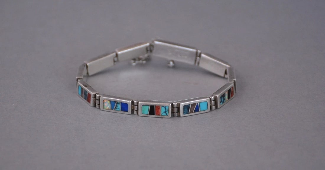 VINTAGE NAVAJO SILVER LINK BRACELET MULTICOLOR INLAY TOUCH OF SANTA FE - 7 5/8": VINTAGE NAVAJO SILVER LINK BRACELET MULTICOLOR INLAY TOUCH OF SANTA FE - 7 5/8" Sterling Silver Navajo Link Bracelet with inlay of Turquoise, Lapis, Coral and other semi-precious stones. Signed Touch 