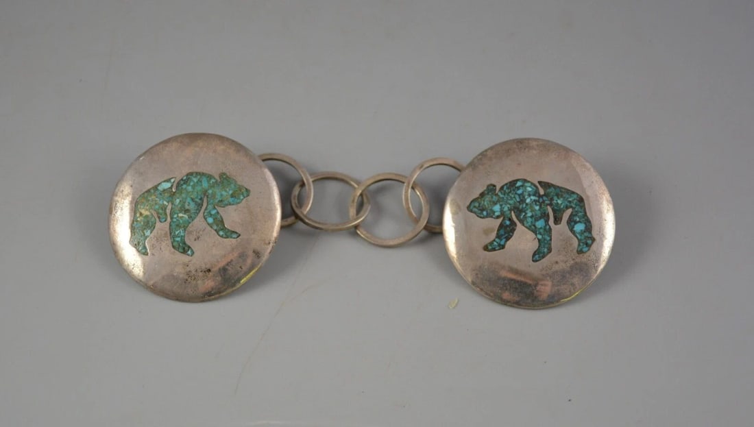 RARE VINTAGE NAVAJO SILVER SWEATER / 1.7 SHAWL GUARD CLASP TURQUOISE INLAY BEARS: RARE VINTAGE NAVAJO SILVER SWEATER / 1.7 SHAWL GUARD CLASP TURQUOISE INLAY BEARS Item Description: This mysterious piece looks to possibly be designed to be a sweater guard or perhaps a shawl guard? T