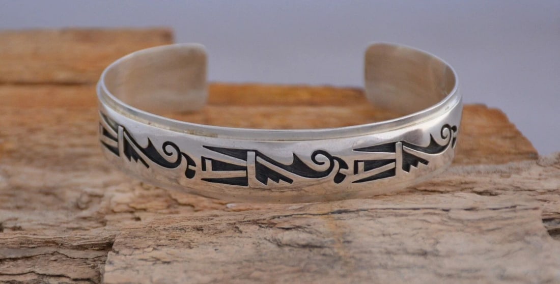 AUGUSTINE MOWA - HOPI STERLING SILVER CUFF BRACELET - WING DESIGN - 6 7/8": AUGUSTINE MOWA - HOPI STERLING SILVER CUFF BRACELET - WING DESIGN - 6 7/8" This sterling silver cuff bracelet has been beautifully crafted by traditional Hopi artist Augustine Mowa Jr. This bracelet h