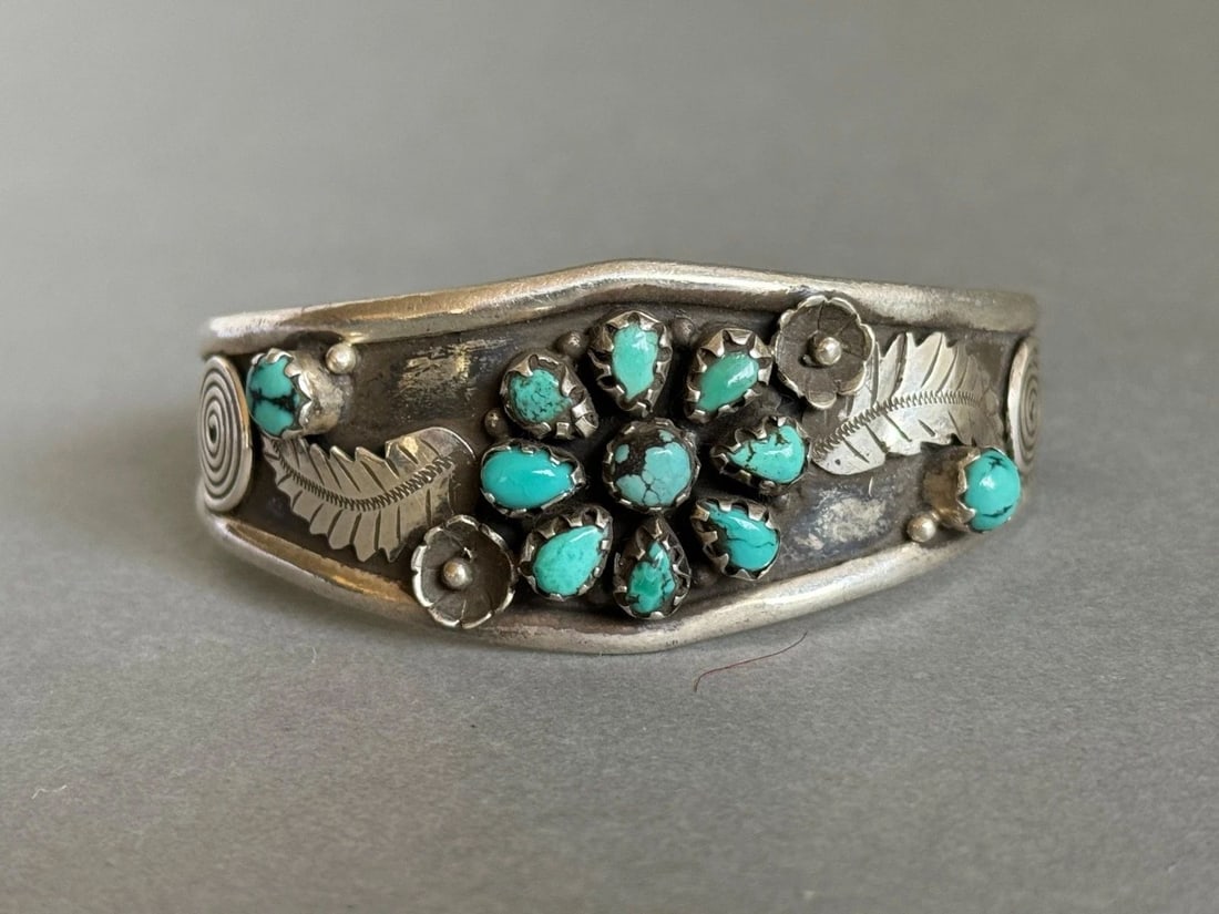 OLD PAWN NAVAJO STERLING SILVER AND TURQUOISE BRACELET. FLOWER AND FEATHERS.: OLD PAWN NAVAJO STERLING SILVER AND TURQUOISE BRACELET. FLOWER AND FEATHERS. Old Pawn Navajo Sterling Silver and Turquoise Bracelet. Flower and Feathers. 36 Grams ..6 1/8" Inside With a 1 1/8" Opening