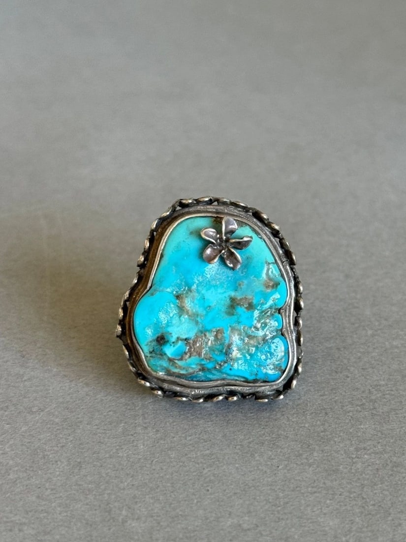 VINTAGE UNUSED STERLING SILVER AND TURAQUOISE FLORAL RING SIZE 8 1/2: VINTAGE UNUSED STERLING SILVER AND TURAQUOISE FLORAL RING SIZE 8 1/2 Vintage Unused Sterling Silver and Turquoise Floral Ring Size 8 1/2 ..23.8 Grams 1 1/4 Tall