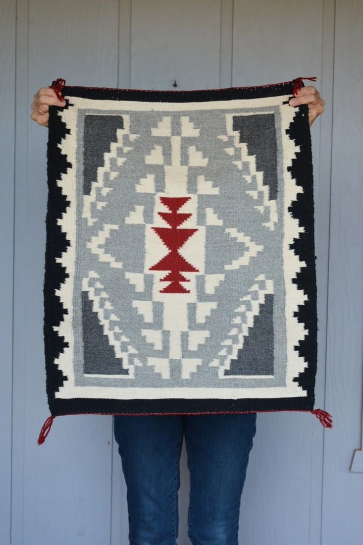 VINTAGE NAVAJO RUG - GREYS WHITE RED WITH BLACK BORDER - 29" X 24": VINTAGE NAVAJO RUG - GREYS WHITE RED WITH BLACK BORDER - 29" X 24" This vintage Navajo rug has been woven in the traditional colors of two greys, black, white and red. It measures 29" x 24". It is cle