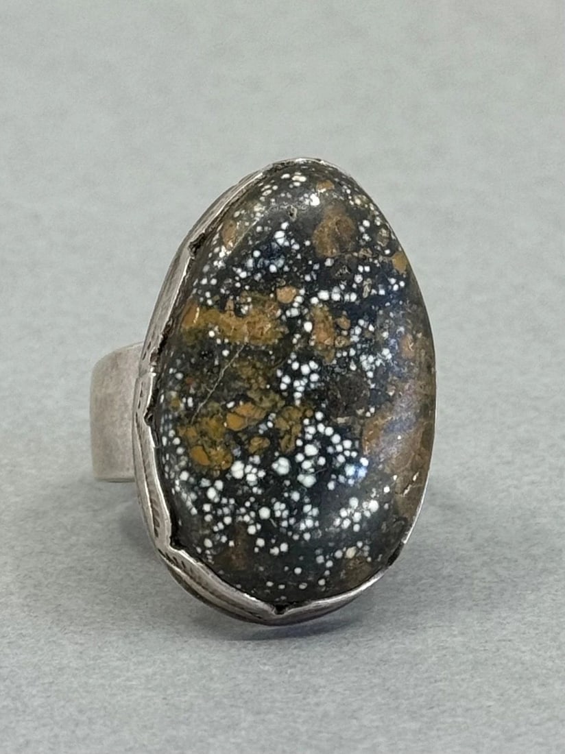 NAVAJO STERLING SILVER WITH LARGE STONE RING. MADE BY RICHARD BEGAY. SIZE 14 (1 of 2)