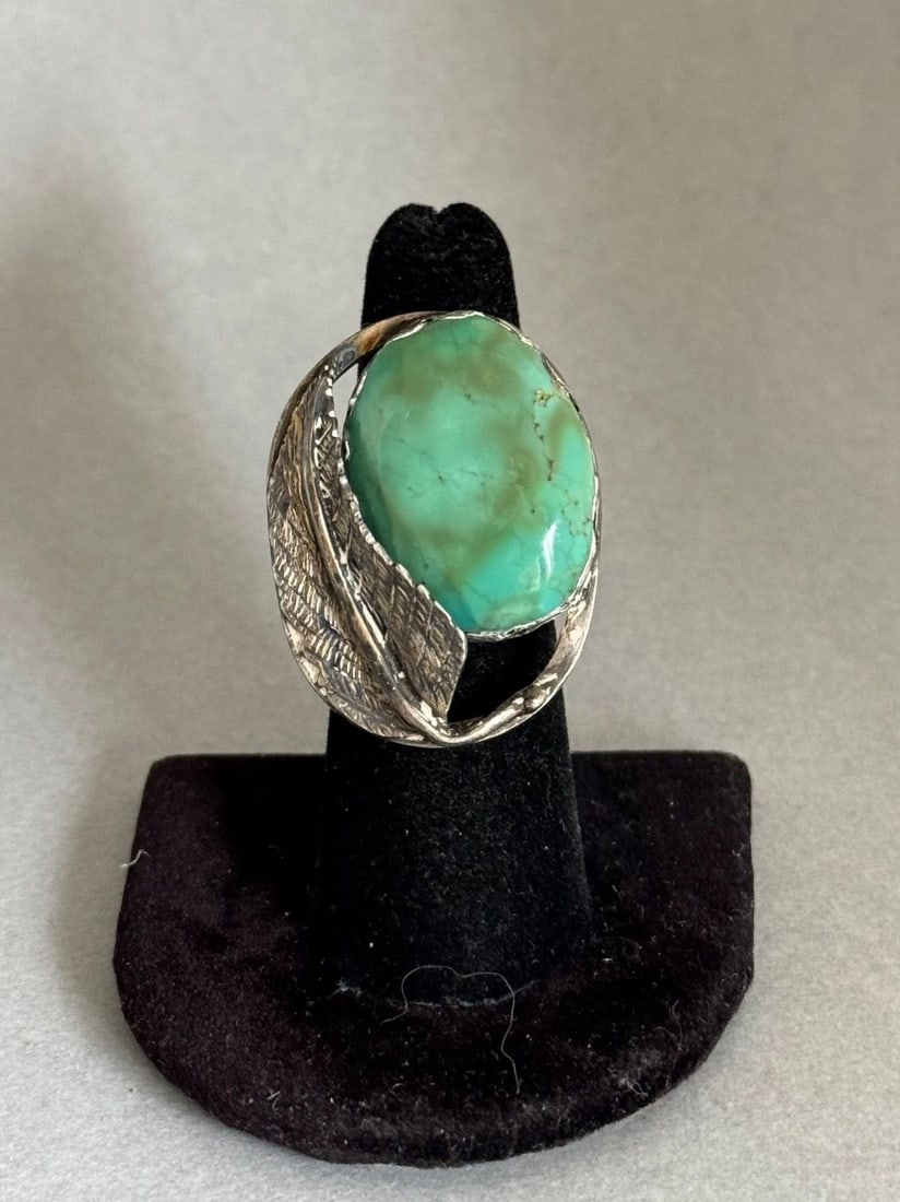 VINTAGE NAVAJO STERLING SILVER FEATHER WITH TURQUOISE RING SIZE 6 3/4: VINTAGE NAVAJO STERLING SILVER FEATHER WITH TURQUOISE RING SIZE 6 3/4 Vintage Navajo Hand Made Sterling Silver Feather with Turquoise Ring Size 6 3/4 .. 1 3/8 " tall ..20 Grams