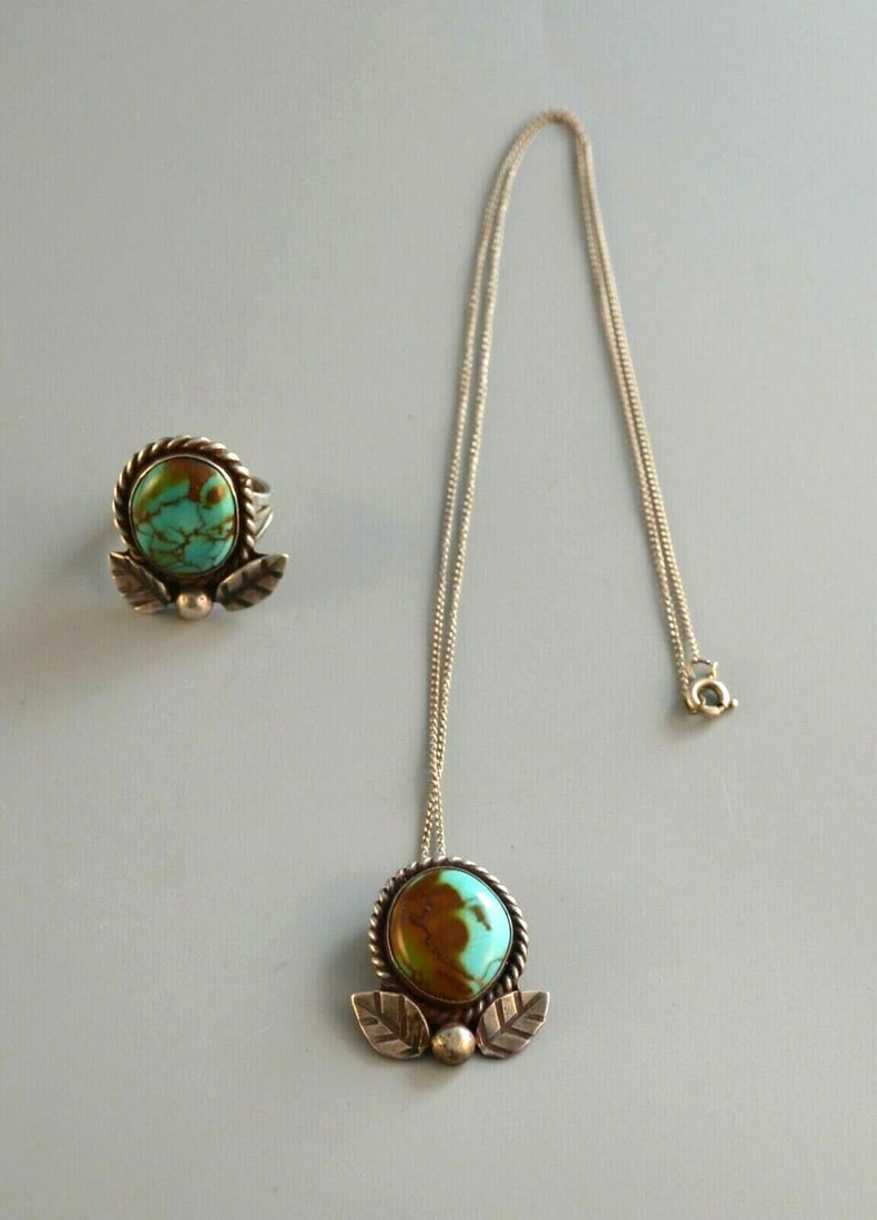 OLD PAWN NAVAJO TURQUOISE PENDANT NECKLACE WITH MATCHING RING SET - SZ 4.5: OLD PAWN NAVAJO TURQUOISE PENDANT NECKLACE WITH MATCHING RING SET - SZ 4.5 Item Description: This is a vintage Navajo turquoise silver necklace and ring set. The ring is a size 4.5. The length of the 