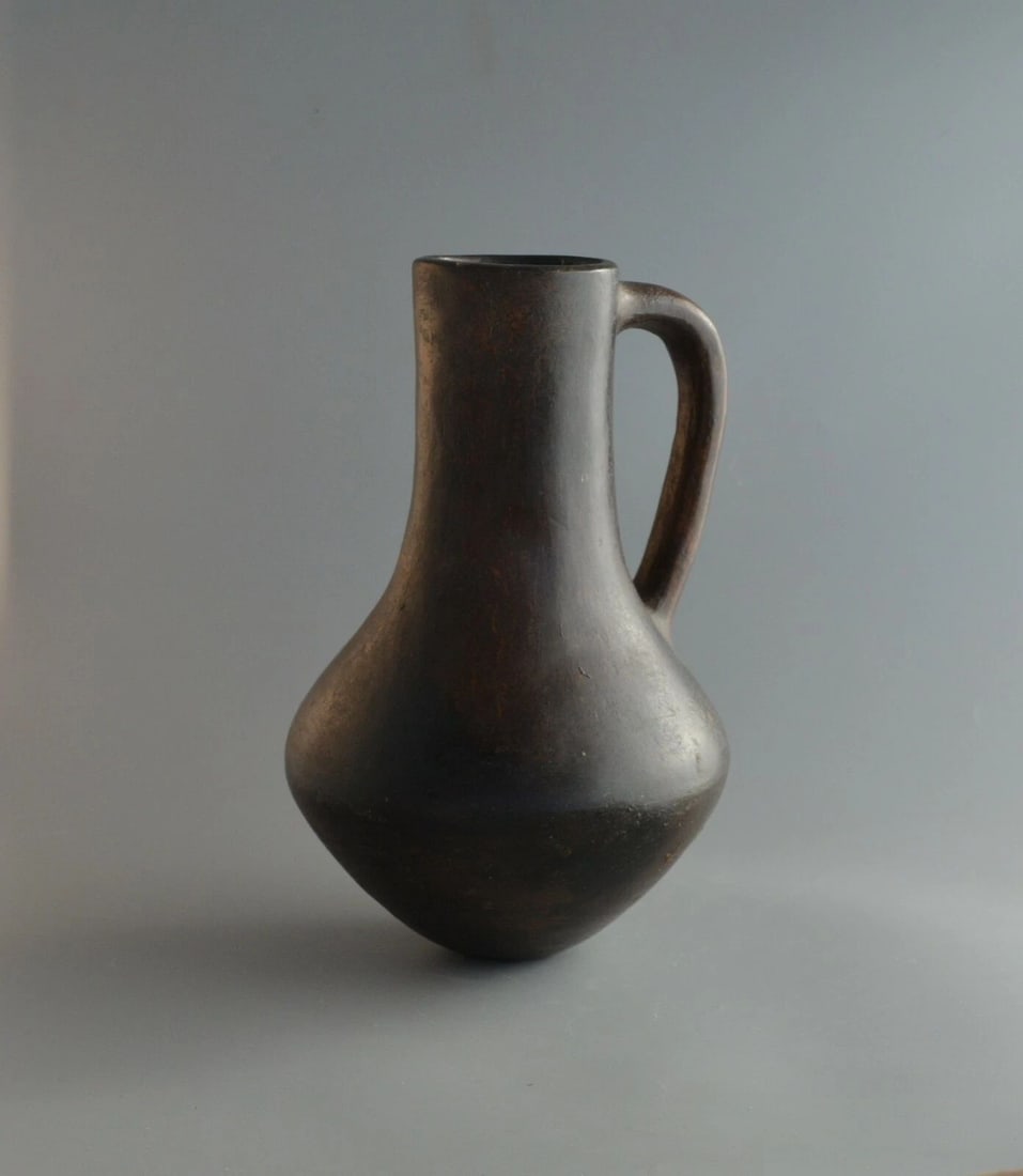 OLD NAVAJO PICHER POT ..: OLD NAVAJO PICHER POT .. Item Description: This handcrafted pot has been beautifully shaped and crafted. It is a heavy pot and measures approximately 10" tall by 7" across. There is a hole near the bo