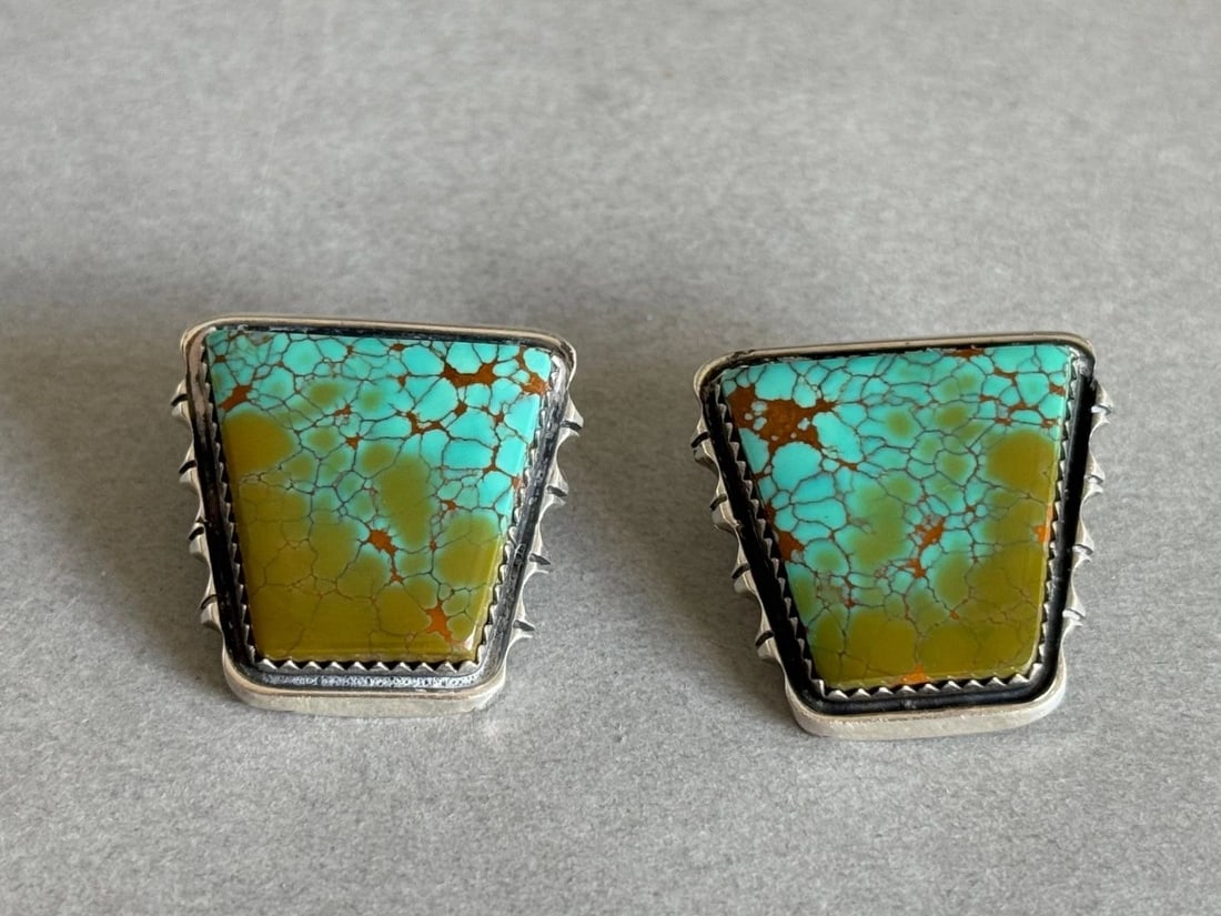 VINTAGE NAVAJO STERLING SILVER AND TURQUOISE CLIP ON EARRINGS: VINTAGE NAVAJO STERLING SILVER AND TURQUOISE CLIP ON EARRINGS Vintage Navajo Sterling Silver and Turquoise Clip On Earrings 1" 15.7 Grams