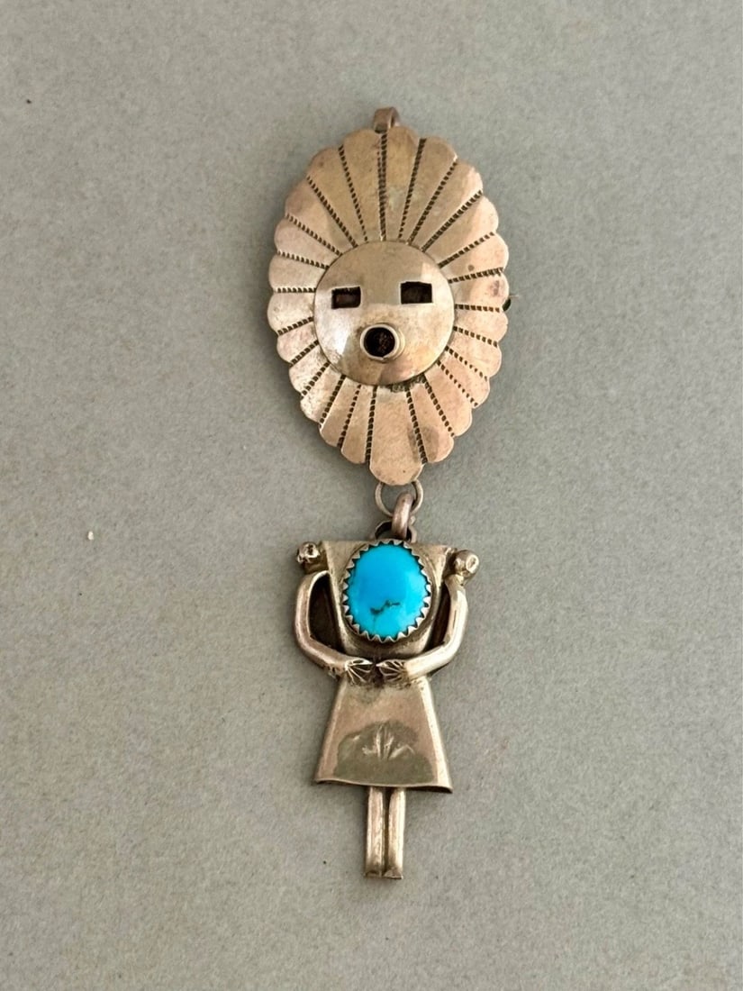 VINTAGE NAVAJO STERLING SILVER W TURQUOISE SUNFACE KACHINA PENDANT/BROOCH: VINTAGE NAVAJO STERLING SILVER W TURQUOISE SUNFACE KACHINA PENDANT/BROOCH Vintage Navajo Sterling Silver w Turquoise Sunface Kachina Pendant/Brooch ..3 3/8" Tall .. 10 Grams
