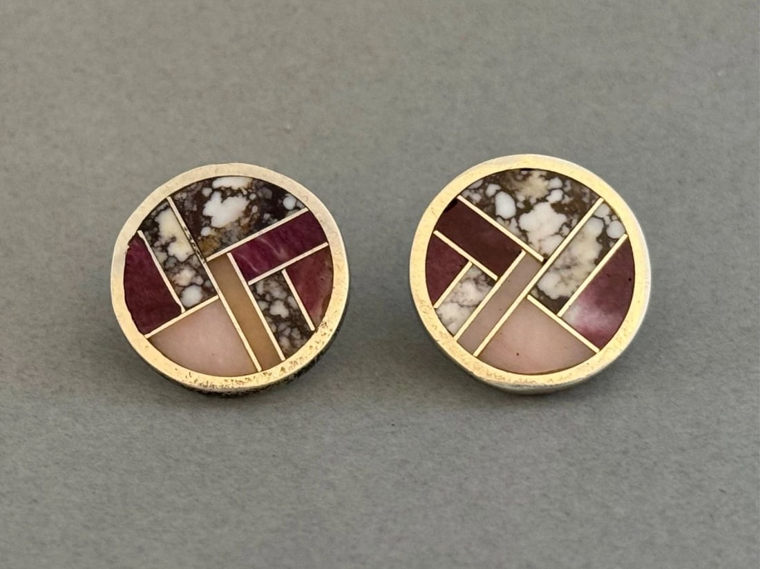 VINTAGE ZUNI STERLING SILVER WITH INLAID STONES EARRINGS SIGNED K: VINTAGE ZUNI STERLING SILVER WITH INLAID STONES EARRINGS SIGNED K Vintage Zuni Sterling Silver with Inlaid Stones Earrings Signed K ..7/8" Wide ..