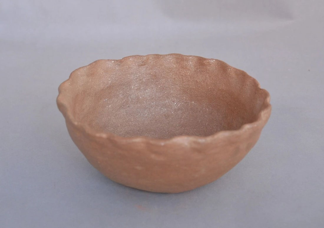 PICURIS PUEBLO NEW MEXICO - VINTAGE MICACEOUS CLAY POT BOWL - RIPPLED RIM (1 of 2)