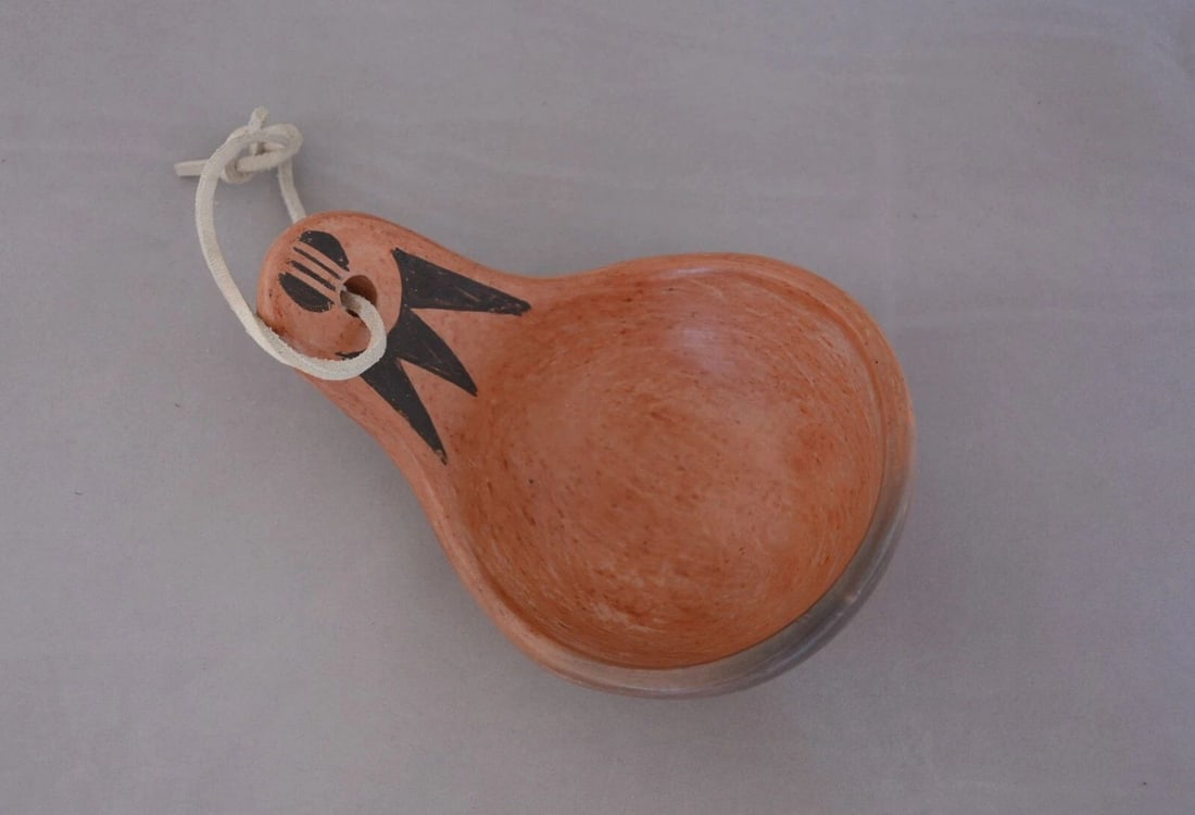 FRIEDA POLEAHLA (1918-1994) - HOPI HANDPAINTED POTTERY LADLE DIPPERIT - 6" LONG: FRIEDA POLEAHLA (1918-1994) - HOPI HANDPAINTED POTTERY LADLE DIPPERIT - 6" LONG This vintage pottery ladle has been beautifully crafted by Hopi potter Frieda Poleahla (1918-1994). It measures 6" in a 