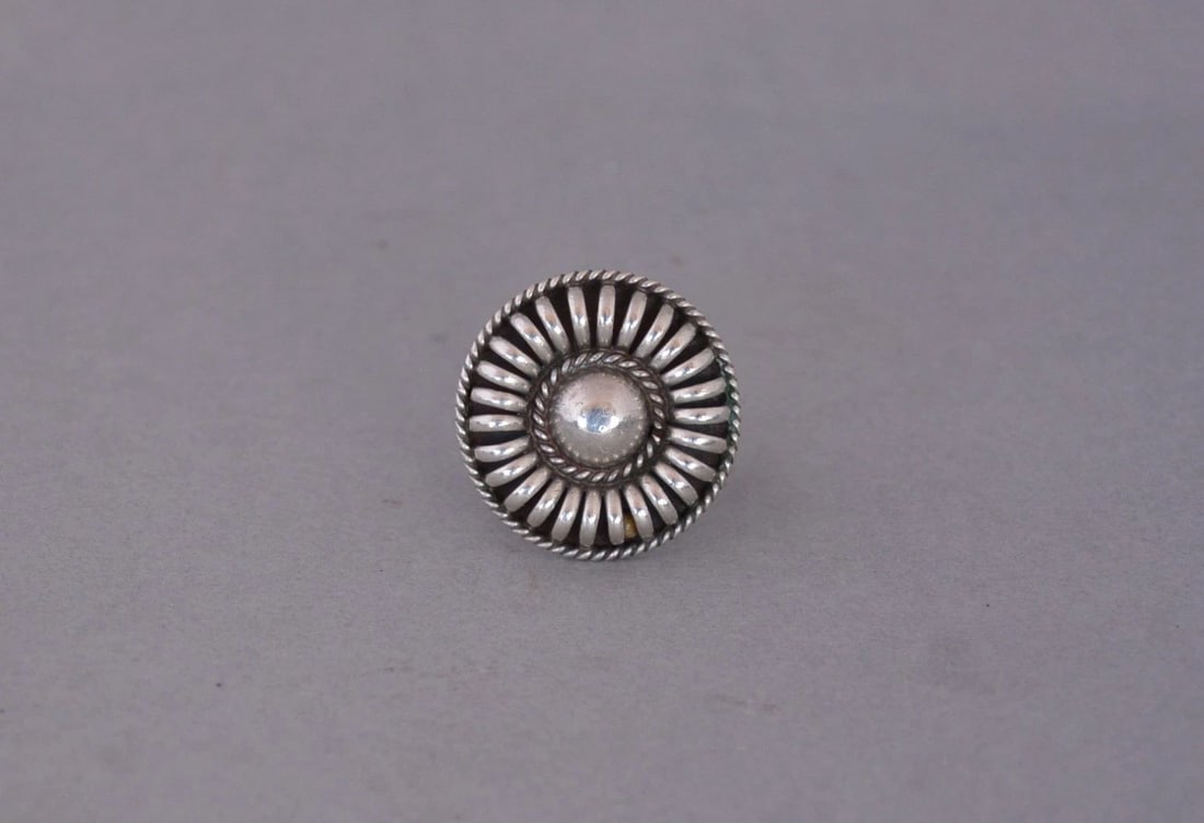 THOMAS CHARLEY - NAVAJO STERLING SILVER ROUND RIBBED MELON RING - SIZE 6 3/4 (1 of 2)