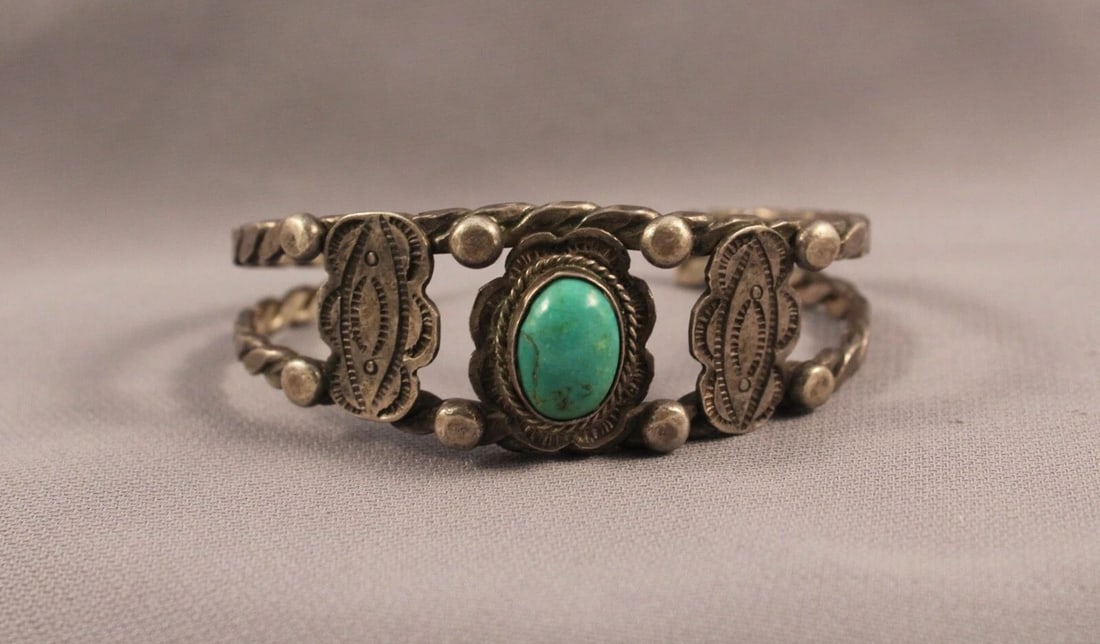 OLD PAWN NAVAJO STERLING SILVER AND TURQUOISE BRACELET FRED HARVEY: OLD PAWN NAVAJO STERLING SILVER AND TURQUOISE BRACELET FRED HARVEY Item Description: Nice Old Pawn Navajo Bracelet ..7/8" Wide ..5 1/4" Inside with a 1 1/4 " Opening