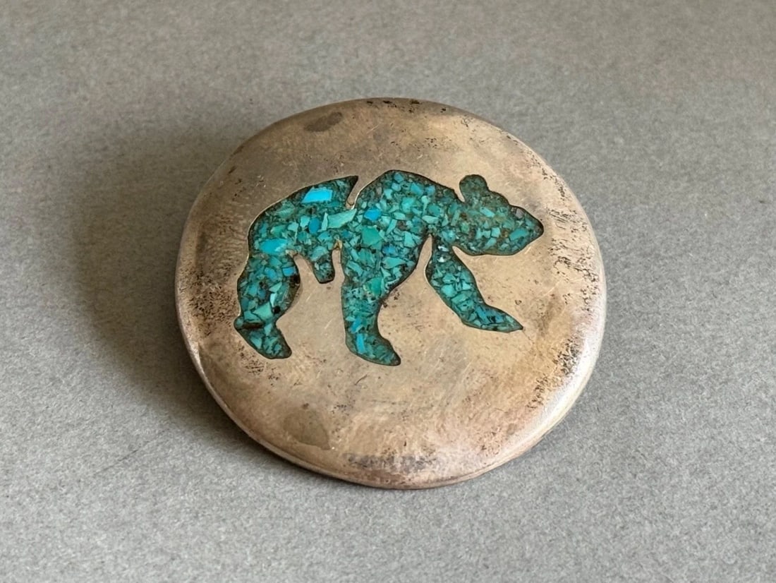 VINTAGE APACHE STERLING SILVER WITH INLAID TURQUOISE BEAR PENDANT 1 3/4 (1 of 2)