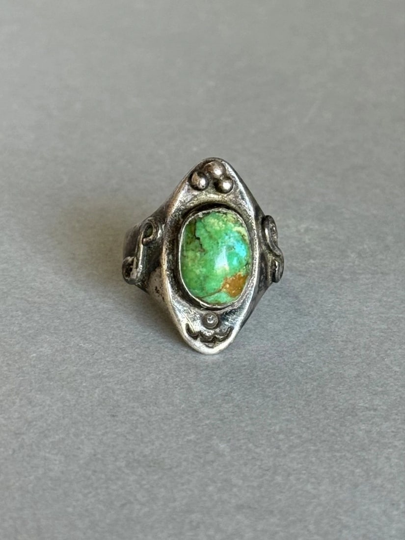 OLD PAWN NAVAJO STERLING SILVER AND TURQUOISE RING. SIZE 10 3/4 (1 of 2)