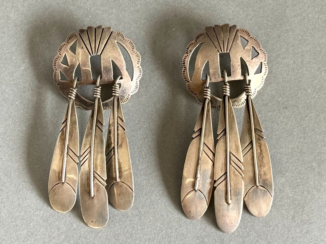VINTAGE NAVAJO STERLING SILVER EARRINGS WITH FEATHERS. 3?? X 1 (1 of 2)