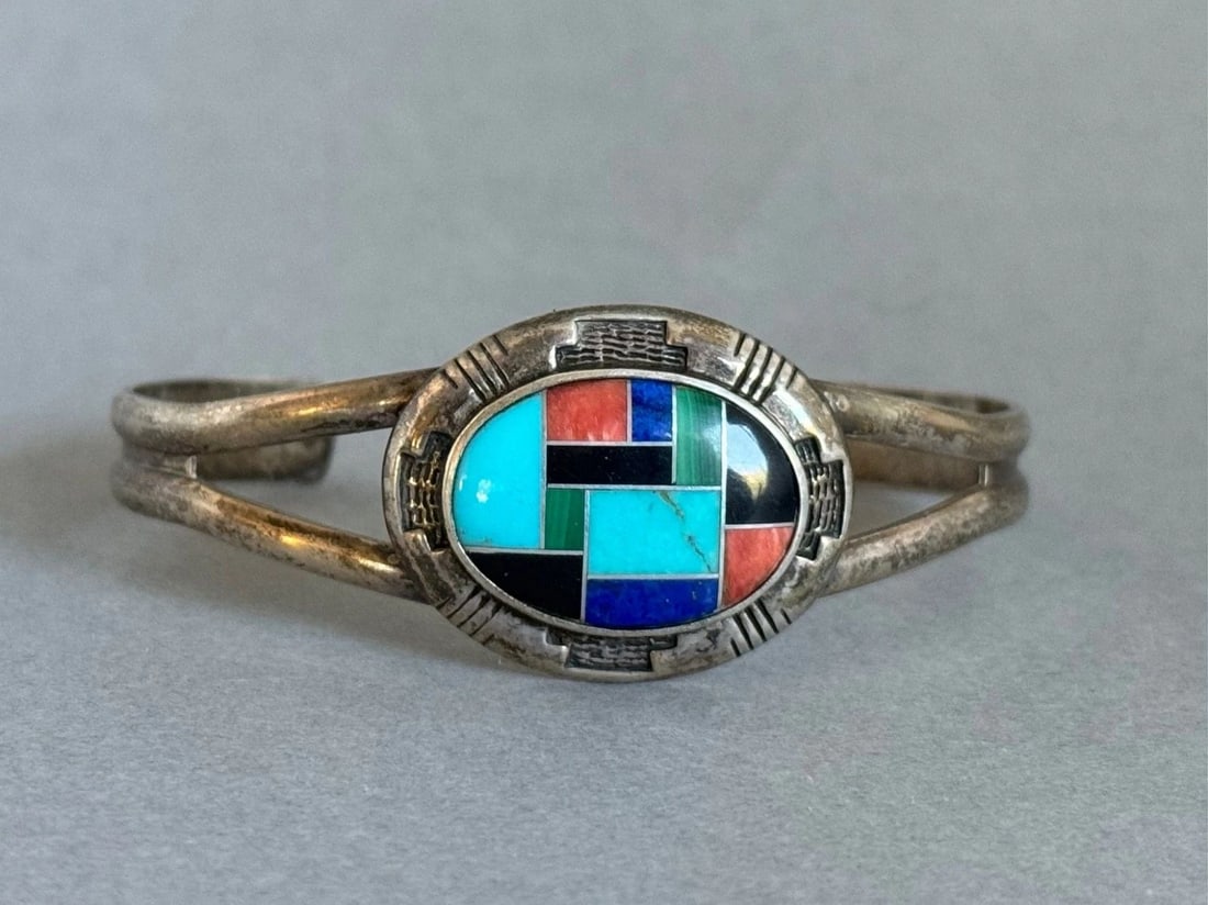 VINTAGE ZUNI STERLING SILVER WITH INLAID STONE AND CORAL BRACELET: VINTAGE ZUNI STERLING SILVER WITH INLAID STONE AND CORAL BRACELET Vintage Zuni Sterling Silver with Inlaid Stone and Coral Bracelet ..1" tall .. 51/2" Inside With a 1 1/4" opening ..22.3 Grams ..