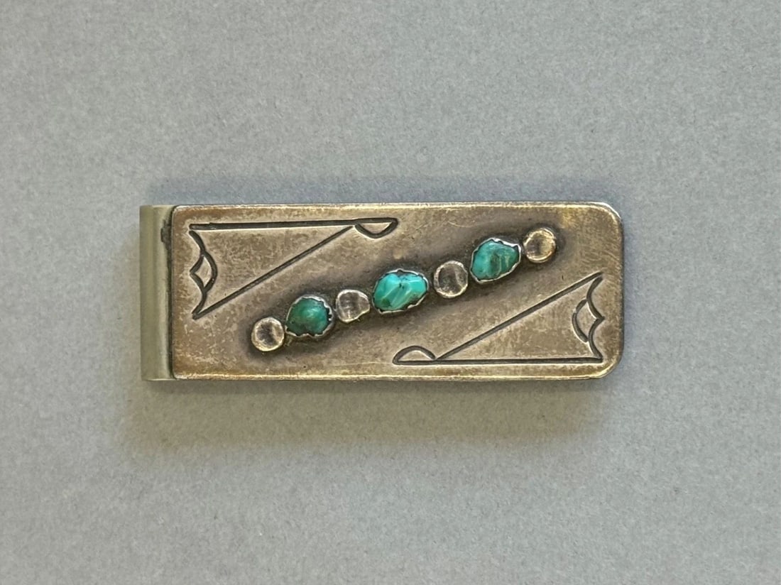 OLD PAWN PUEBLO STERLING SILVER WITH CARVED TURQUOISE MONEY CLIP (1 of 2)