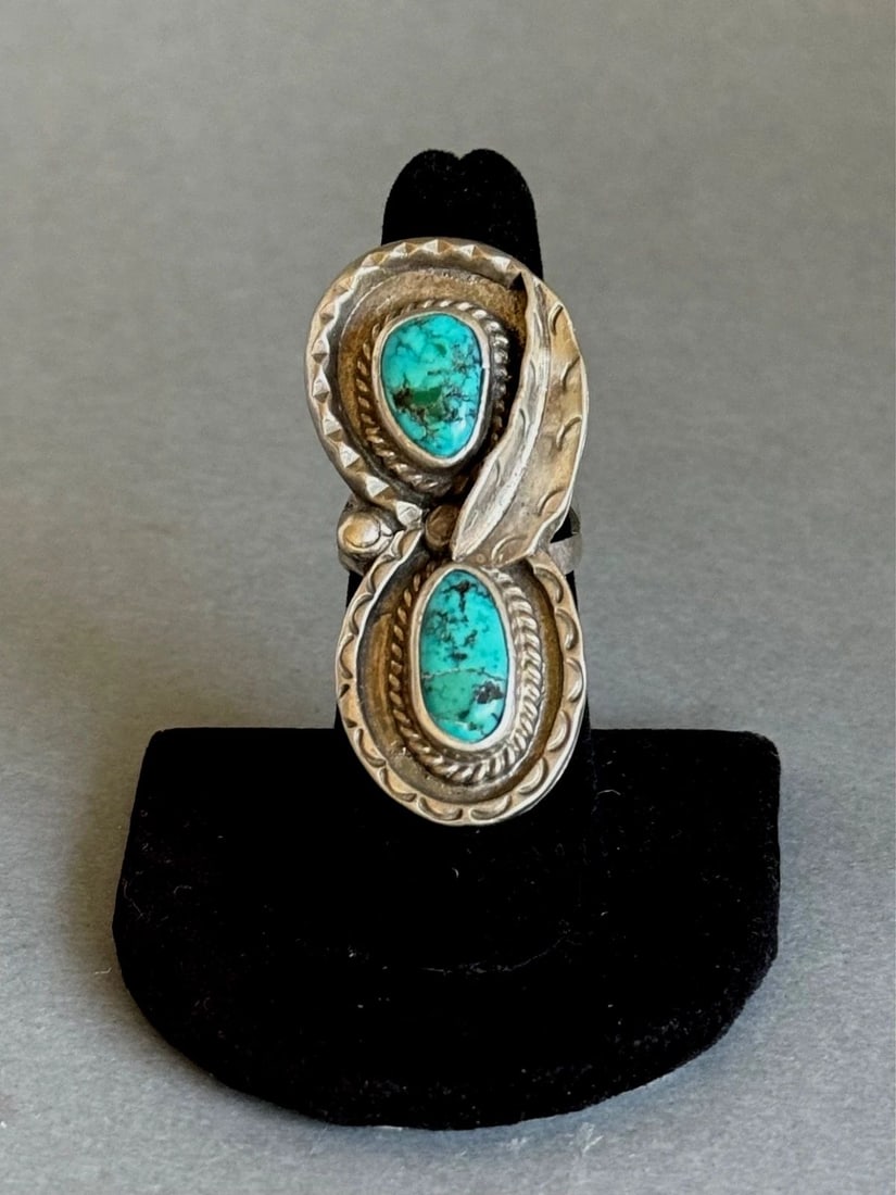 OLD PAWN NAVAJO STERLING SILVER AND TURQUOISE RING. SIZE 6 1/2: OLD PAWN NAVAJO STERLING SILVER AND TURQUOISE RING. SIZE 6 1/2 Old Pawn Navajo Sterling Silver and Turquoise Ring. Size 6 1/2 ..1 7/8" Tall