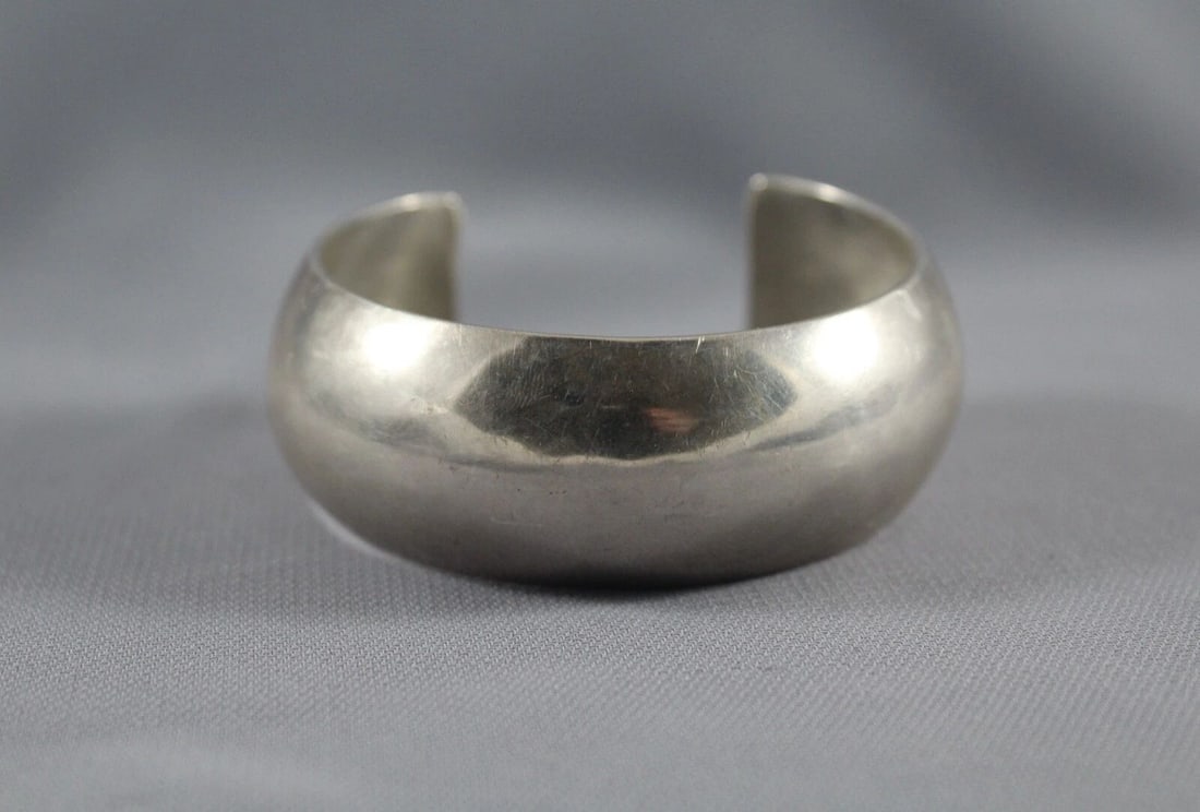 VINTAGE NAVAJO SILVER BRACELET SIGNED C/J (1 of 2)